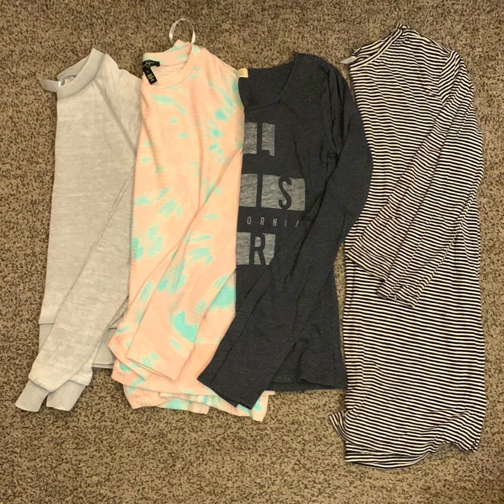 Bundle of (4) women’s tops. Various brands. Sizes XS & S. Normal wear & tear.
